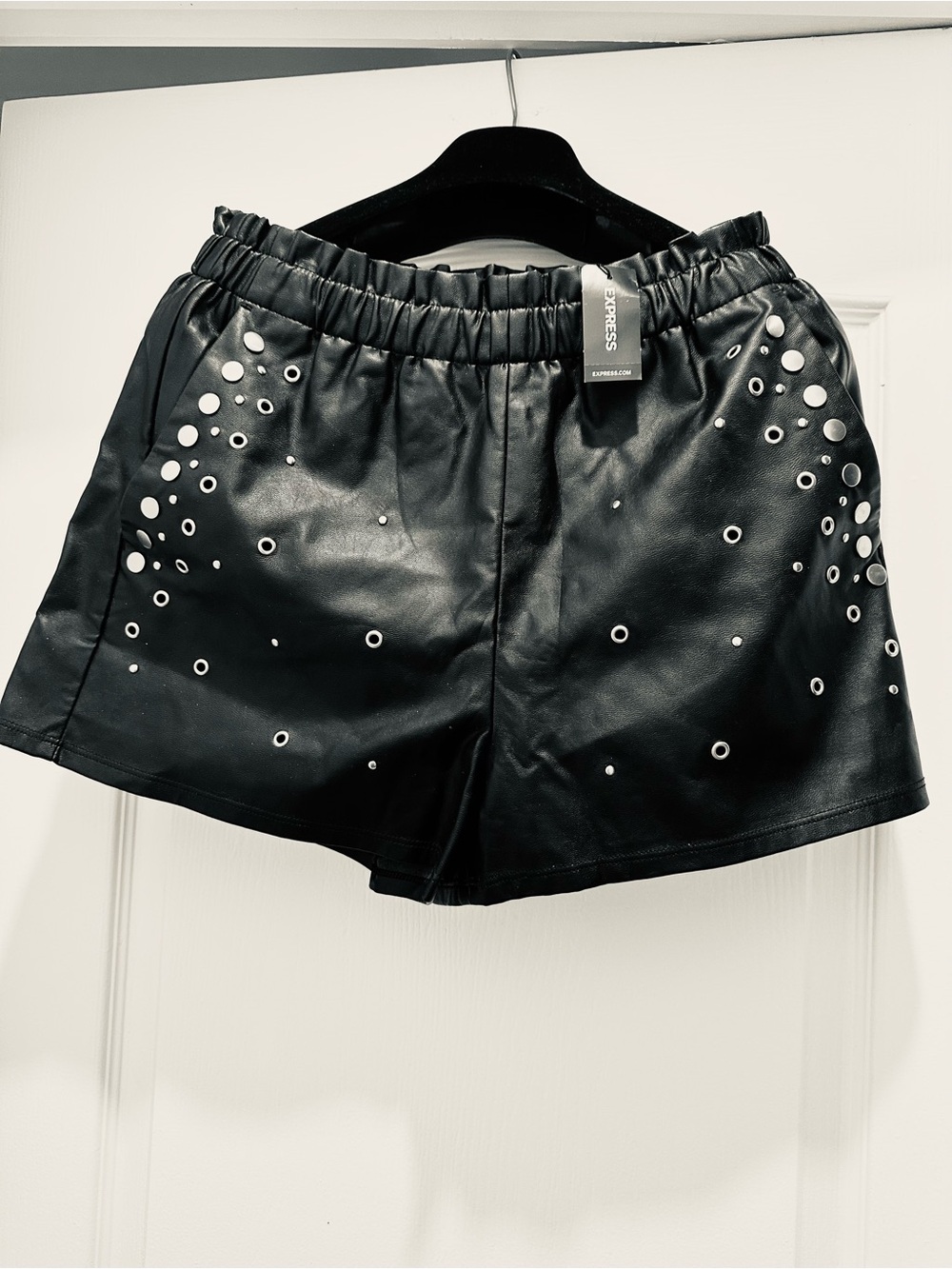 EXPRESS BLACK FAUX LEATHER EYELET SILVER SHORTS SIZE: S
